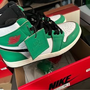 Womans Jordan 1 Lucky green/black